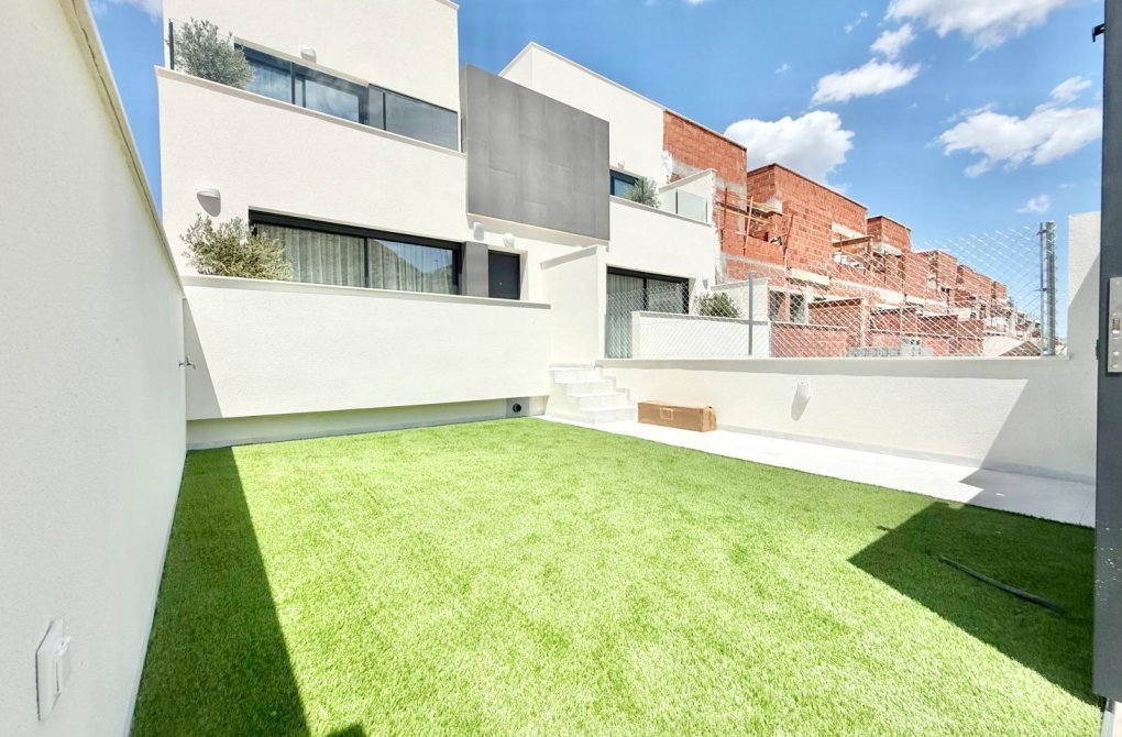New build - Town house - Cox - San Fernando