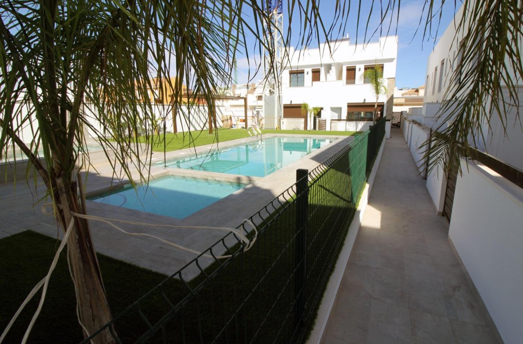 New build - Town house - Pilar de la Horadada - parque Andromeda
