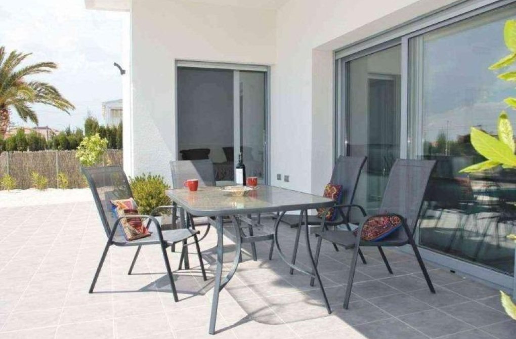 Obra nueva - Chalet - Rafal - polideportivo