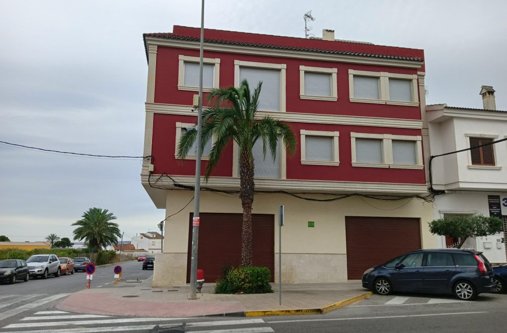 Odsprzedaż - Budynek - Los Montesinos