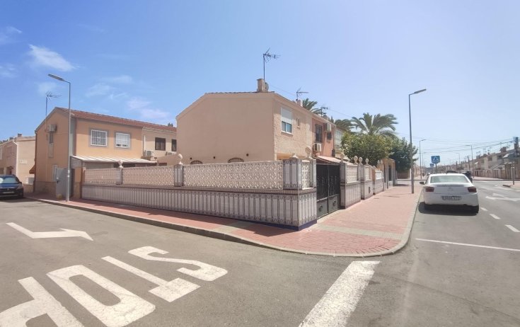 Pół - Rynek wtórny - Torrevieja - Playa de los Naufragos