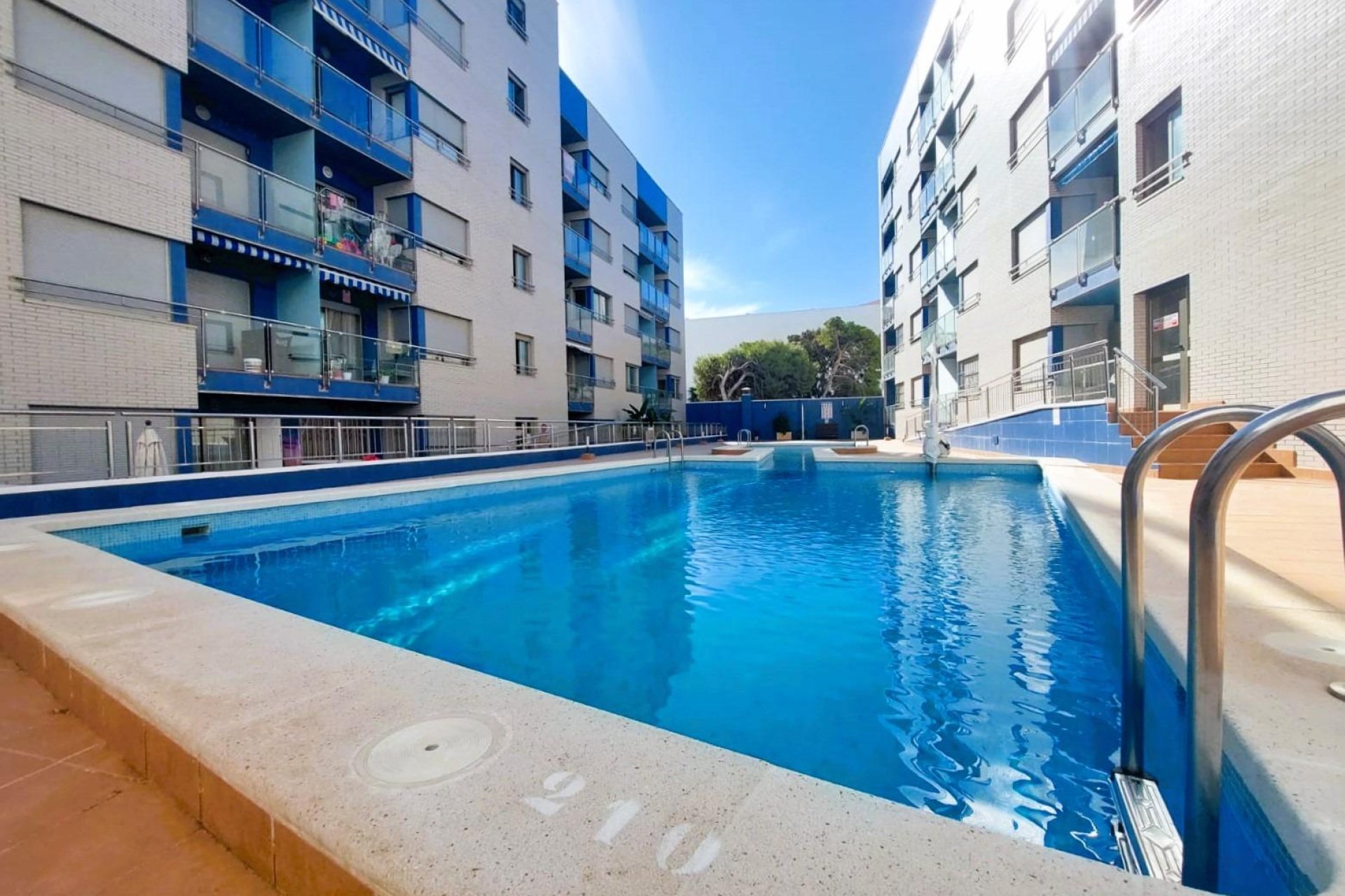 Resale - Apartamento - Torrevieja - Playa de los Locos