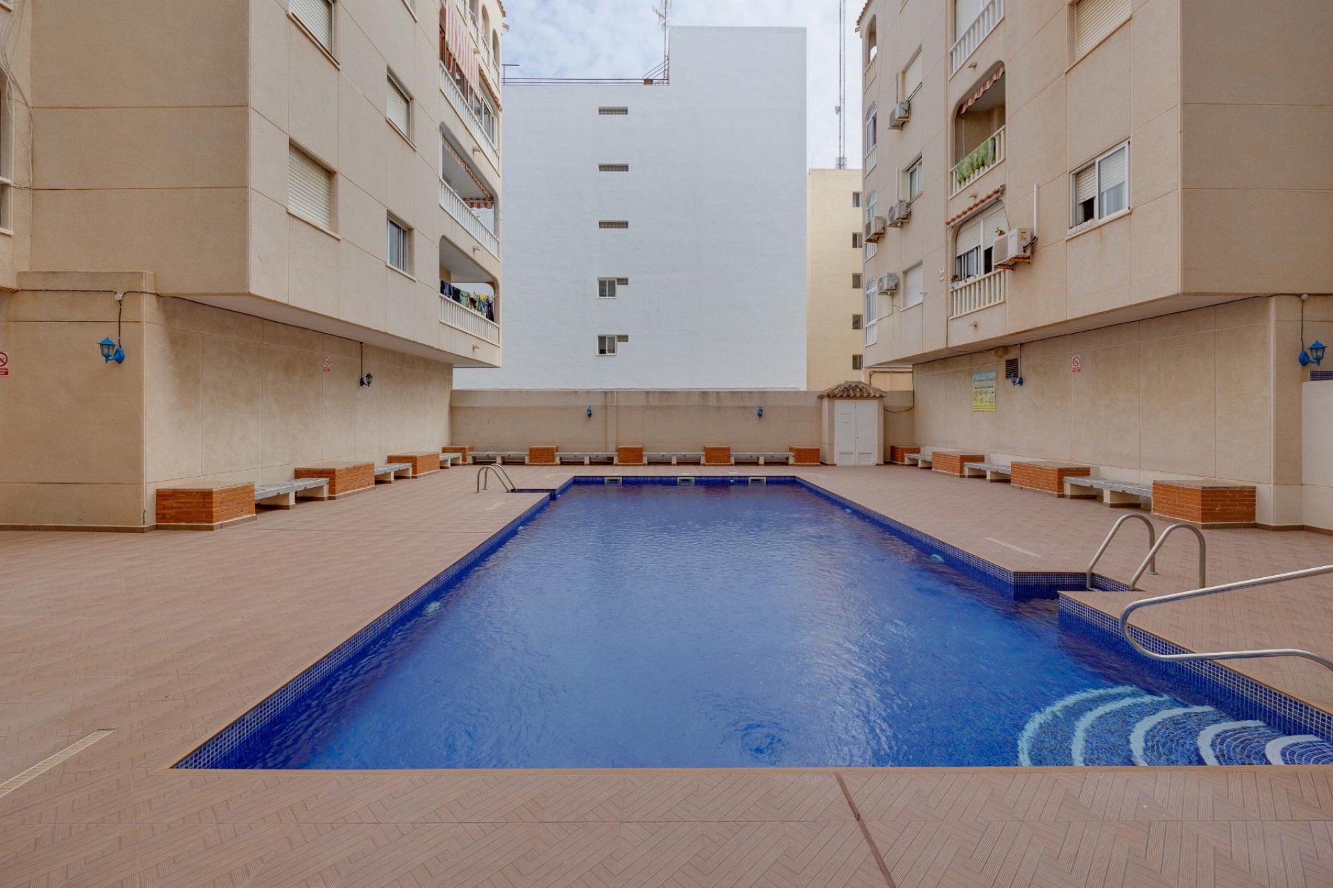 Resale - Apartamento - Torrevieja - Playa de los Naufragos