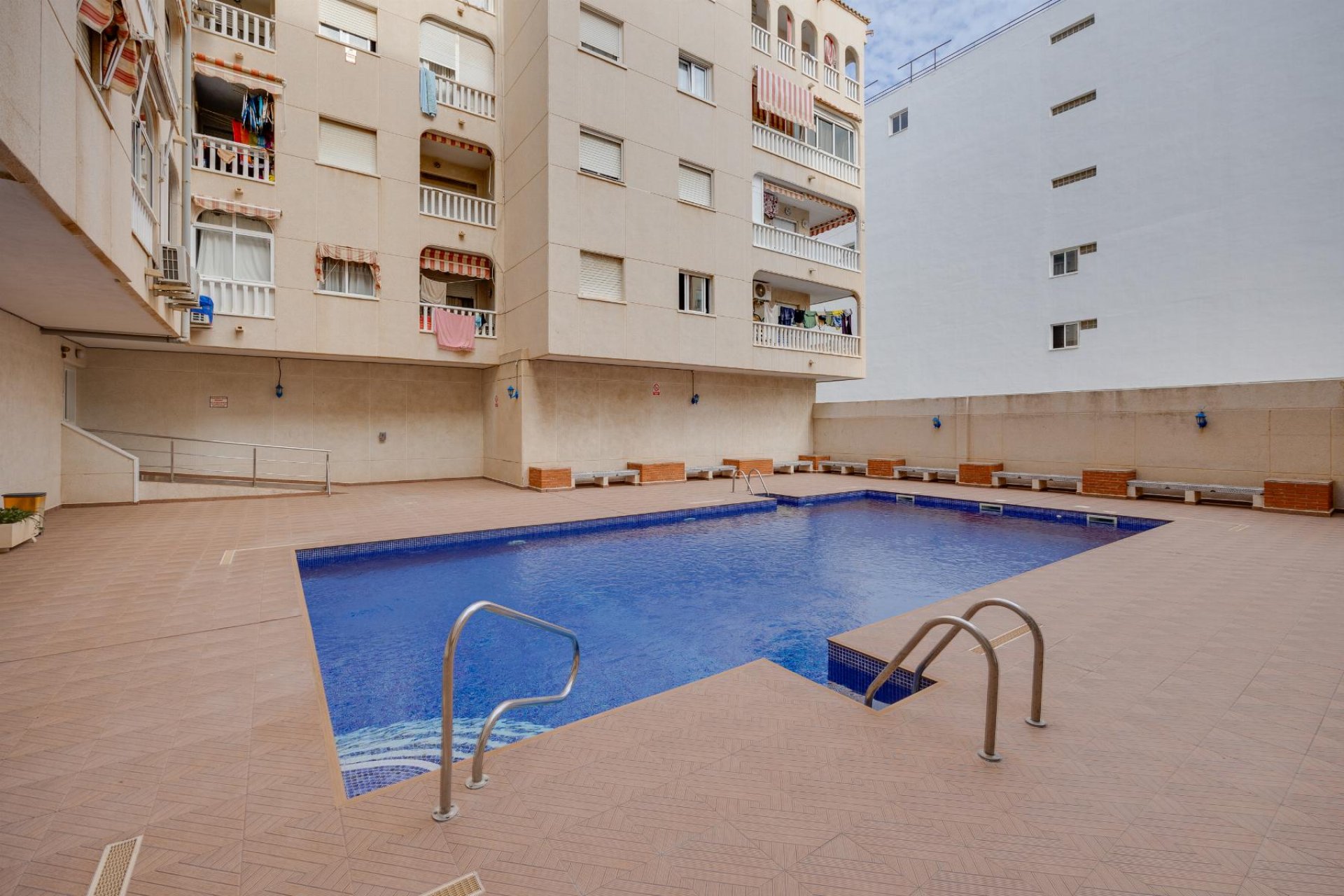 Resale - Apartamento - Torrevieja - Playa de los Naufragos