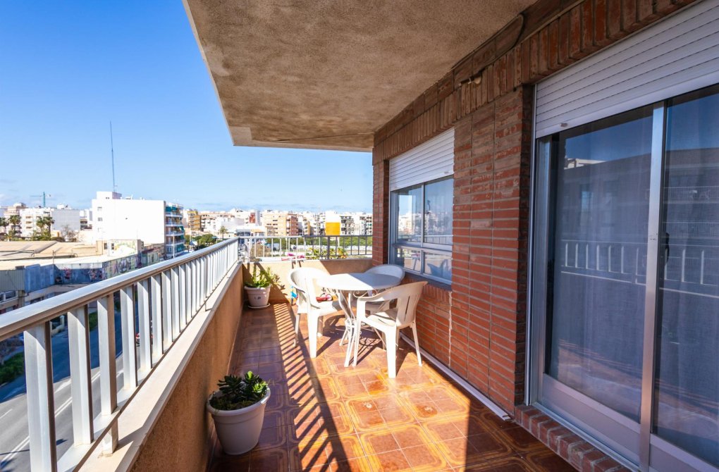 Resale - Apartamento - Torrevieja - Playa del Acequión