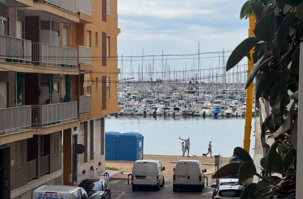 Resale - Apartamento - Torrevieja - Playa del Acequión