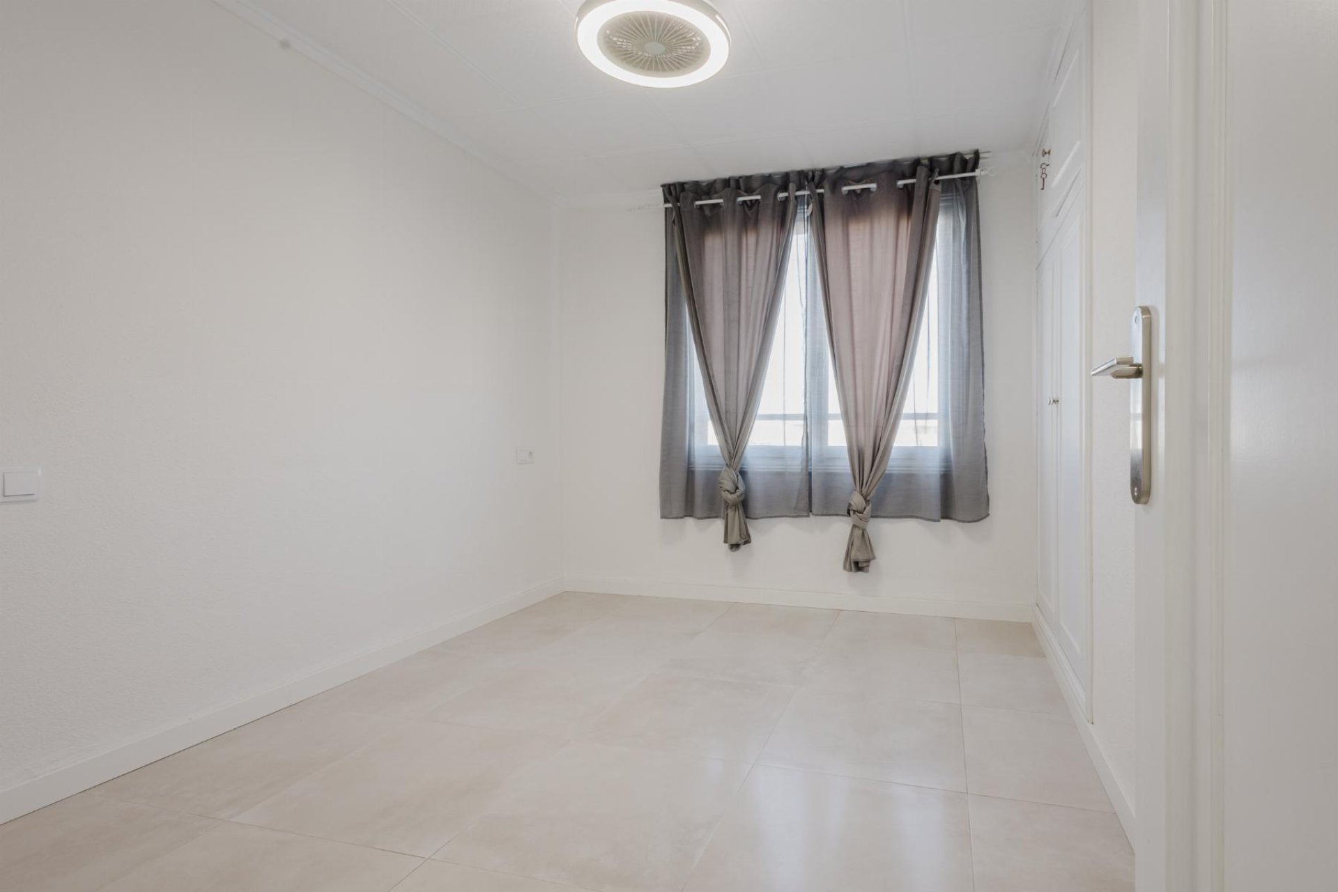 Resale - Apartamento - Torrevieja - Playa del Acequión