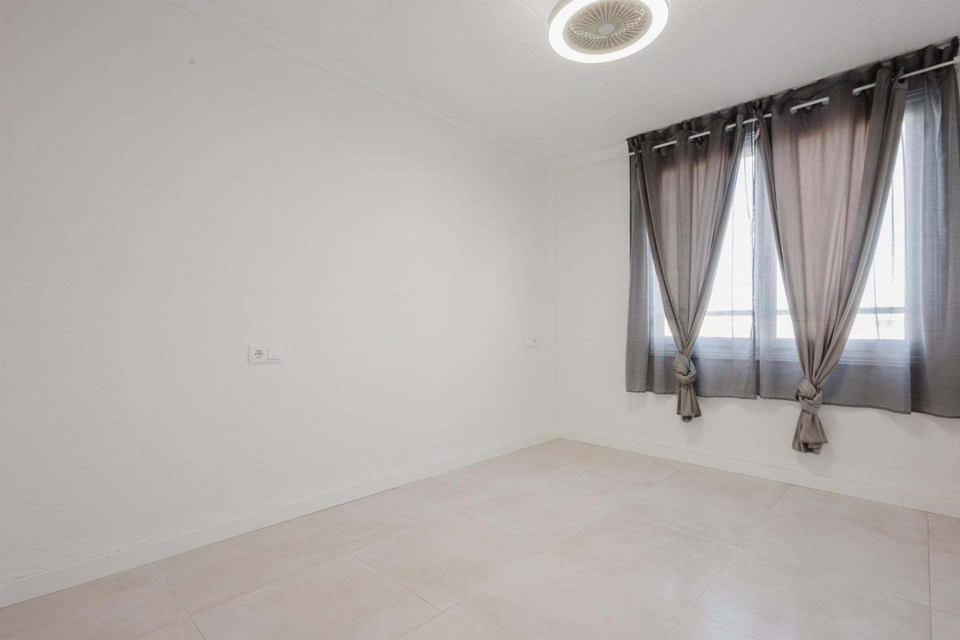 Resale - Apartamento - Torrevieja - Playa del Acequión
