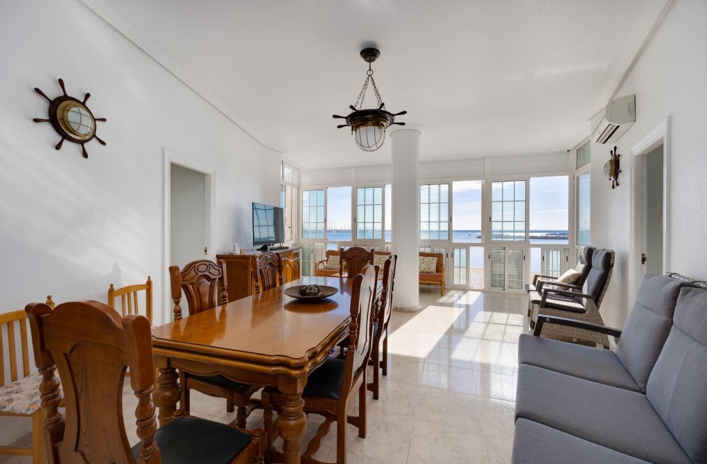 Resale - Apartamento - Torrevieja - Playa del Acequión