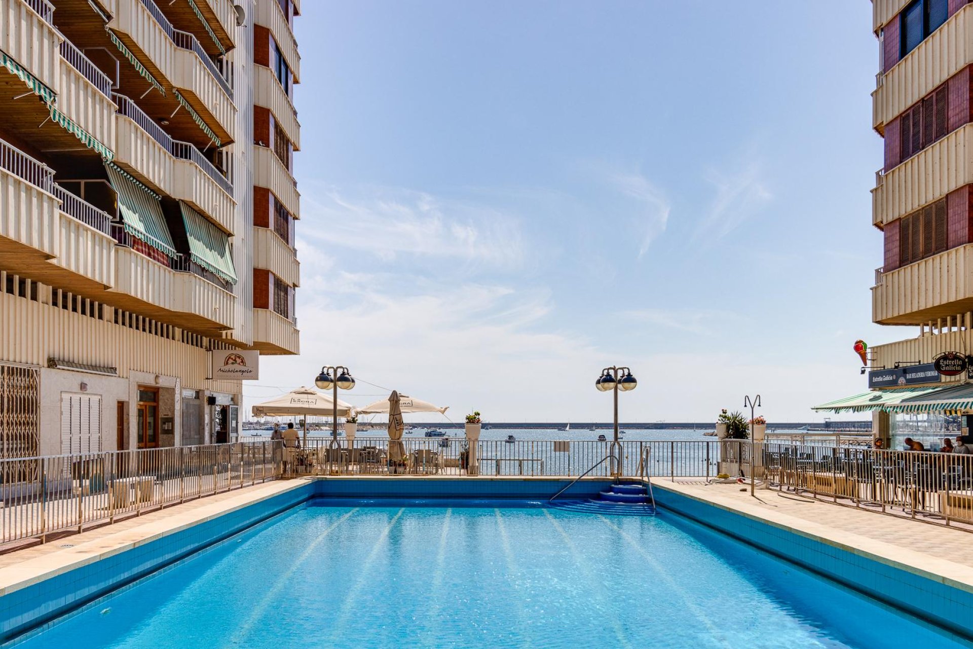 Resale - Apartamento - Torrevieja - Playa del Acequión