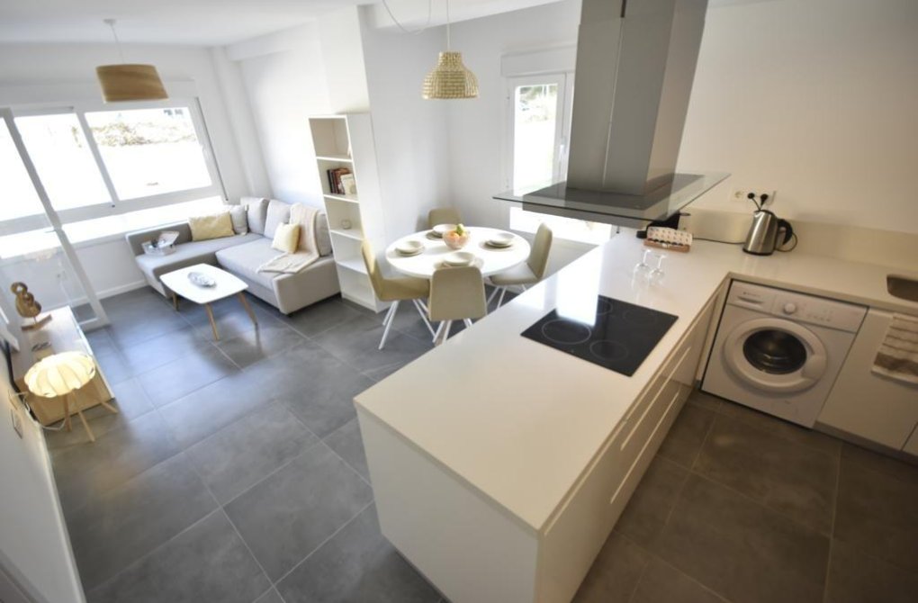 Resale - Apartment - Orihuela Costa - Campoamor