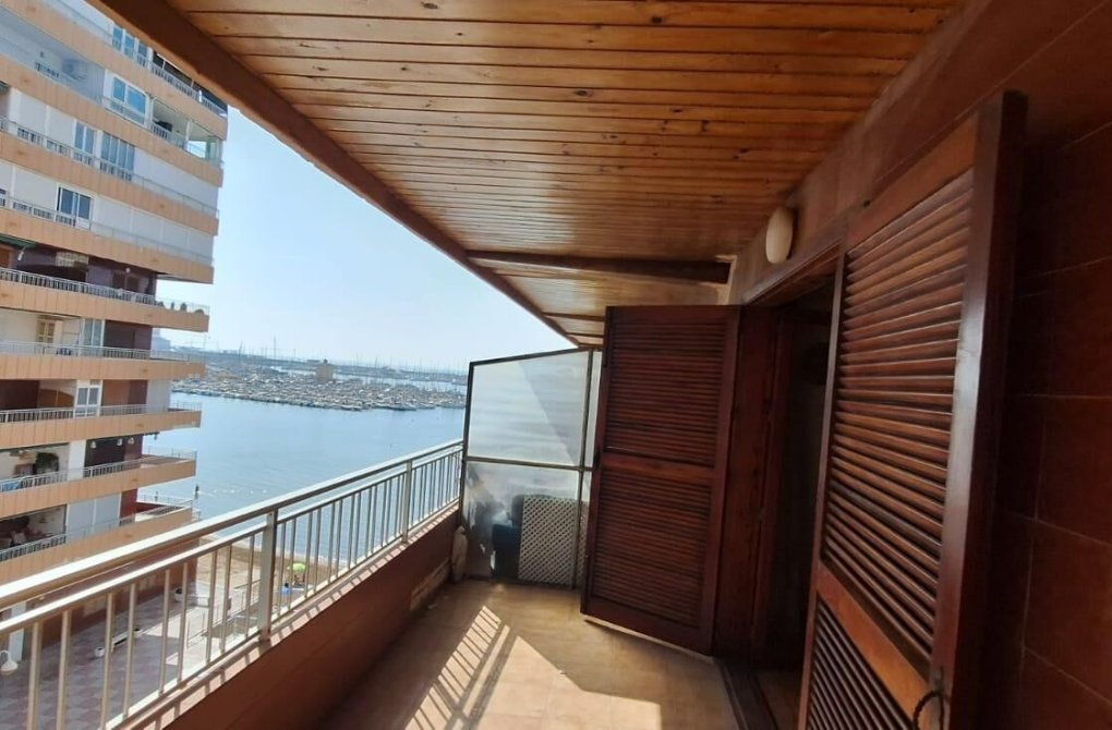 Resale - Apartment - Torrevieja - Acequion