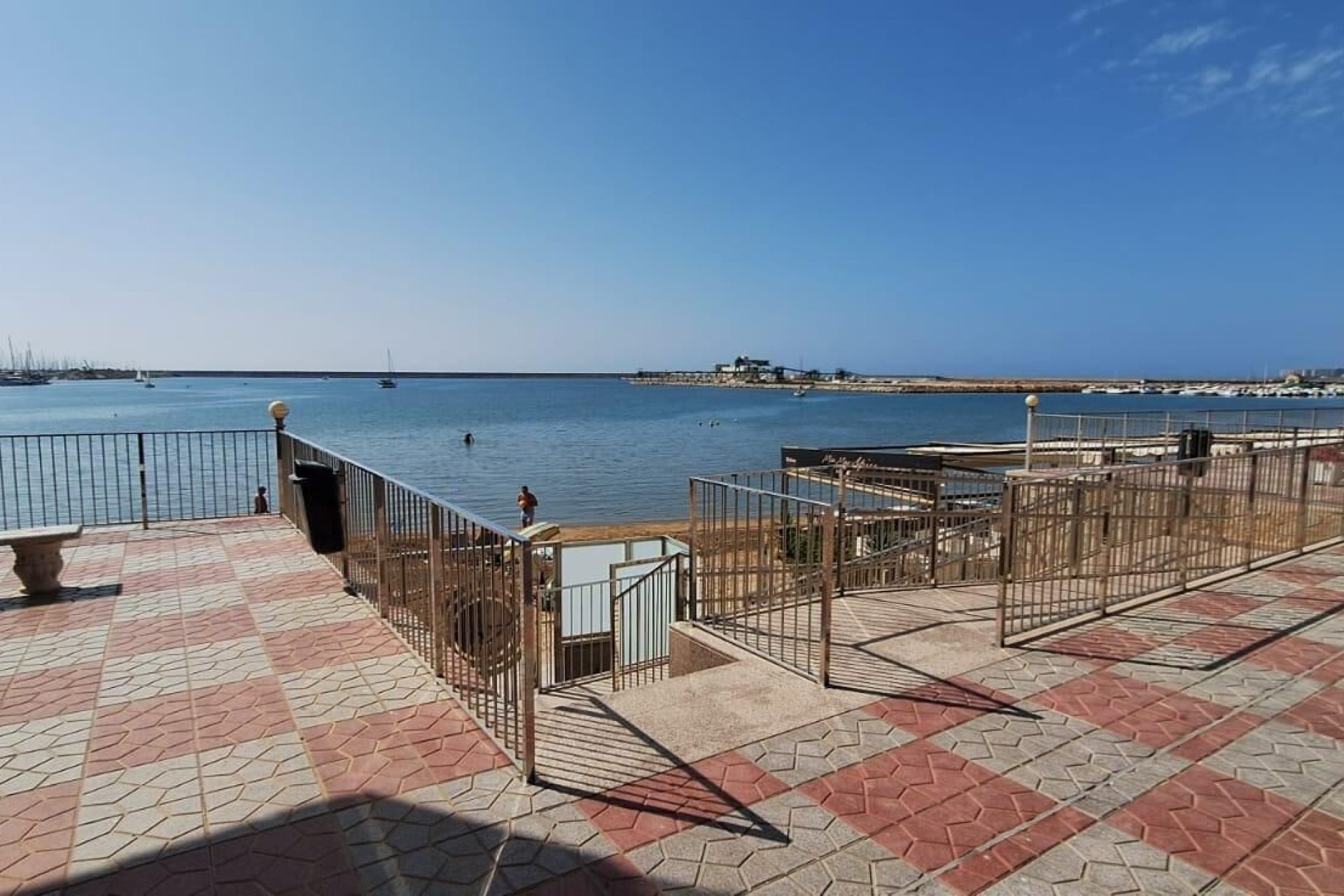 Resale - Apartment - Torrevieja - Acequion