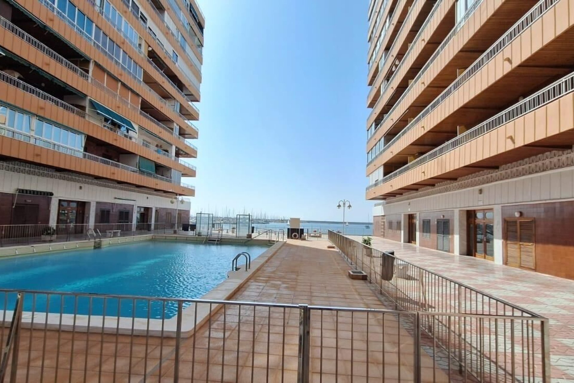 Resale - Apartment - Torrevieja - Acequion