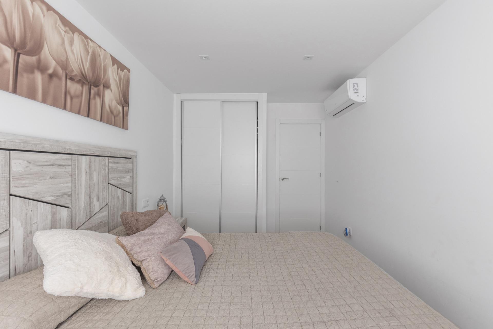 Resale - Apartment - Torrevieja - Acequion