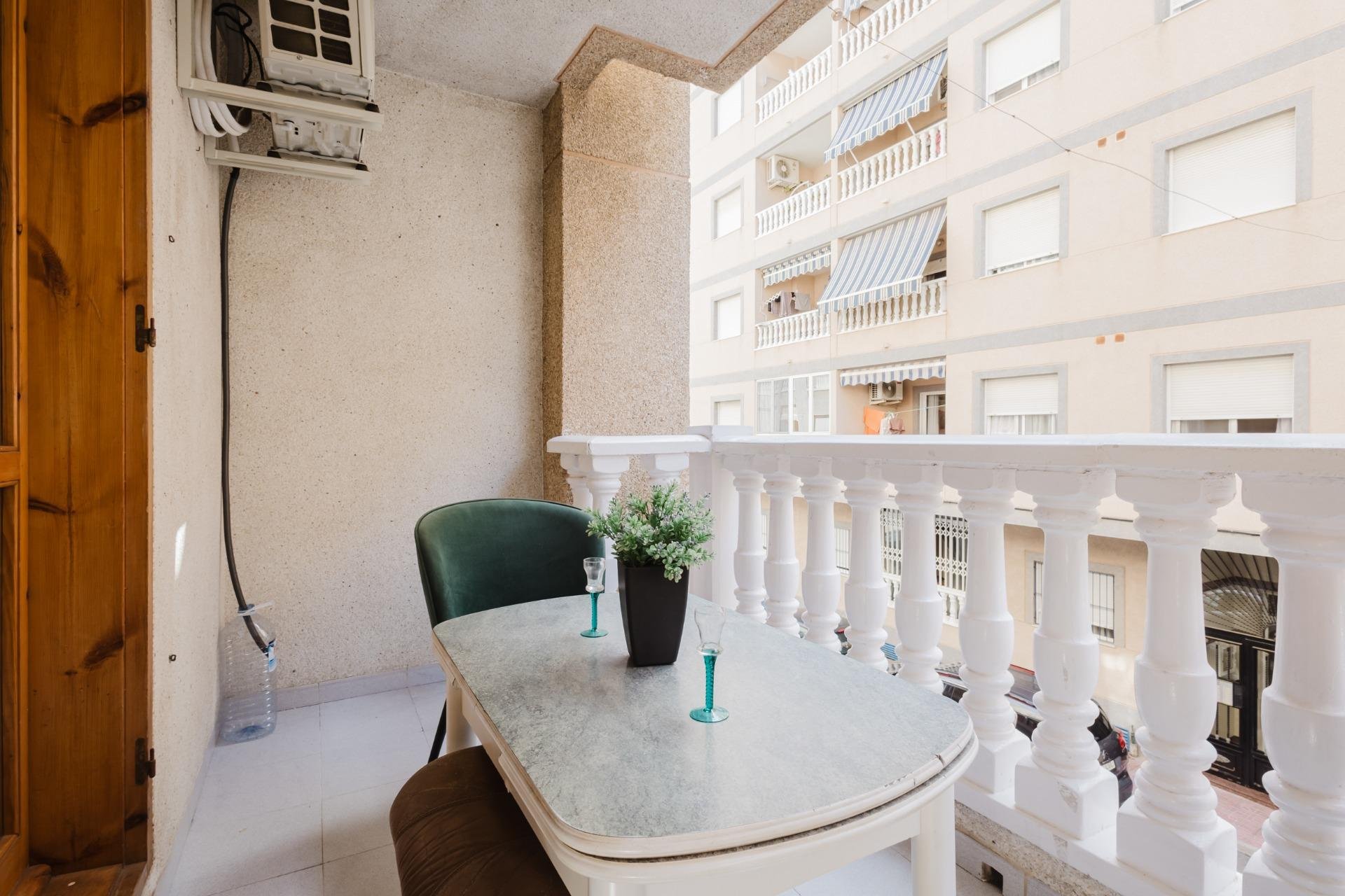 Resale - Apartment - Torrevieja - Acequion