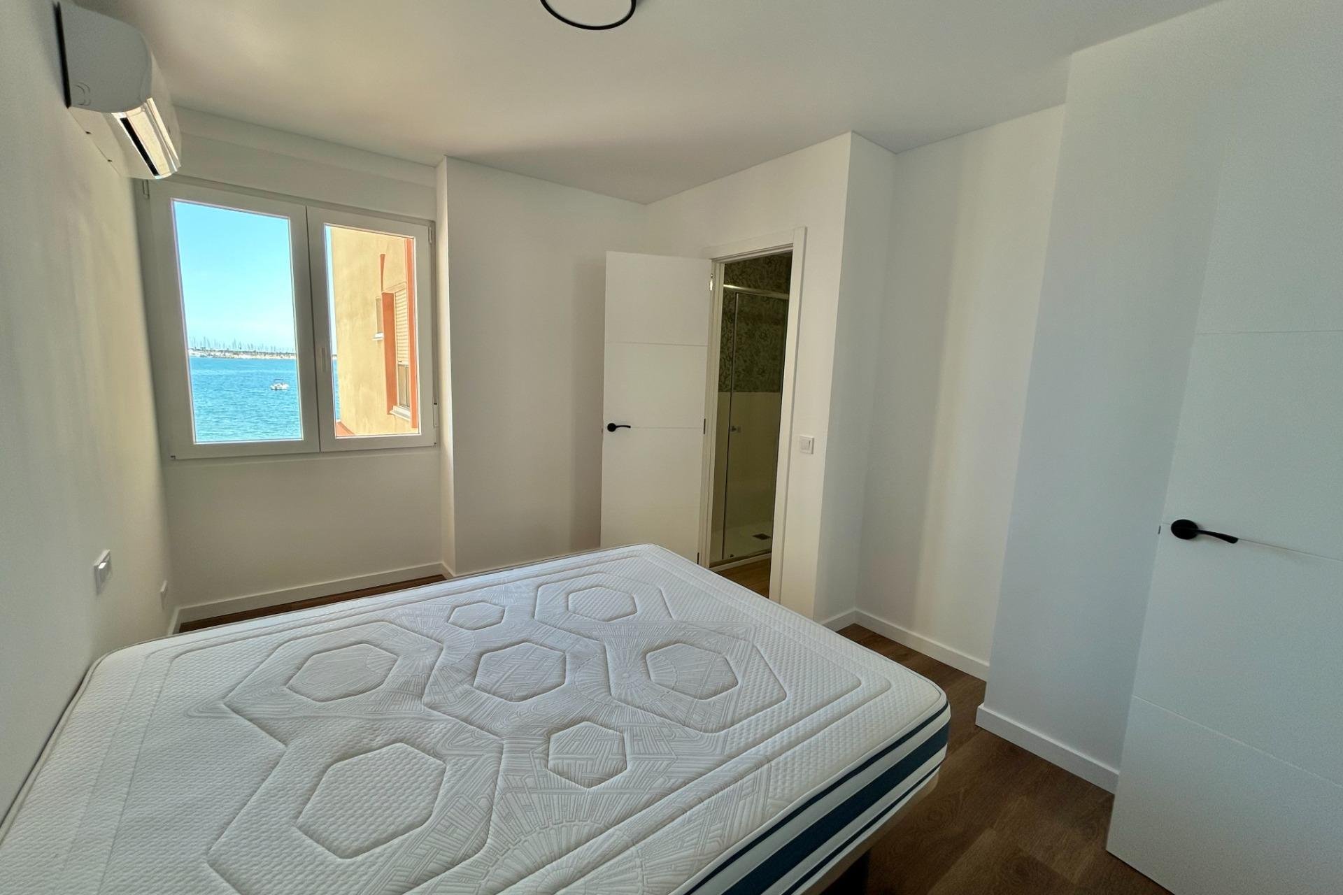 Resale - Apartment - Torrevieja - Acequion