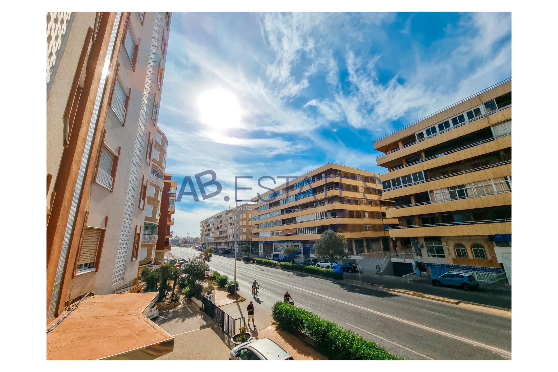 Resale - Apartment - Torrevieja - Acequion