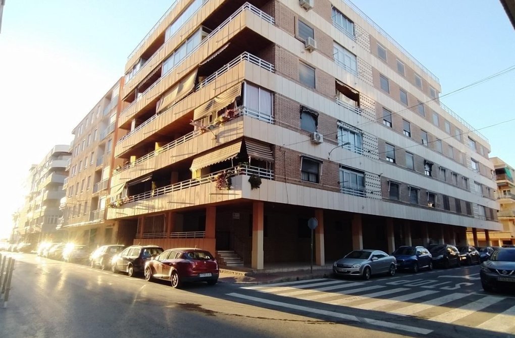 Resale - Apartment - Torrevieja - Acequion