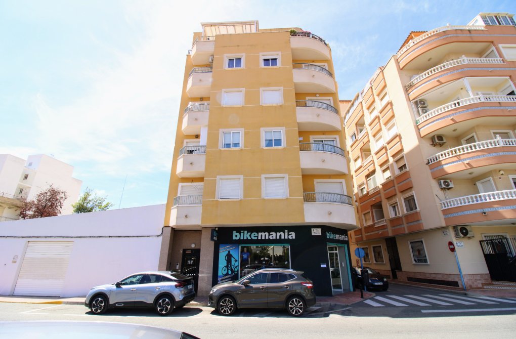 Resale - Apartment - Torrevieja - Acequion