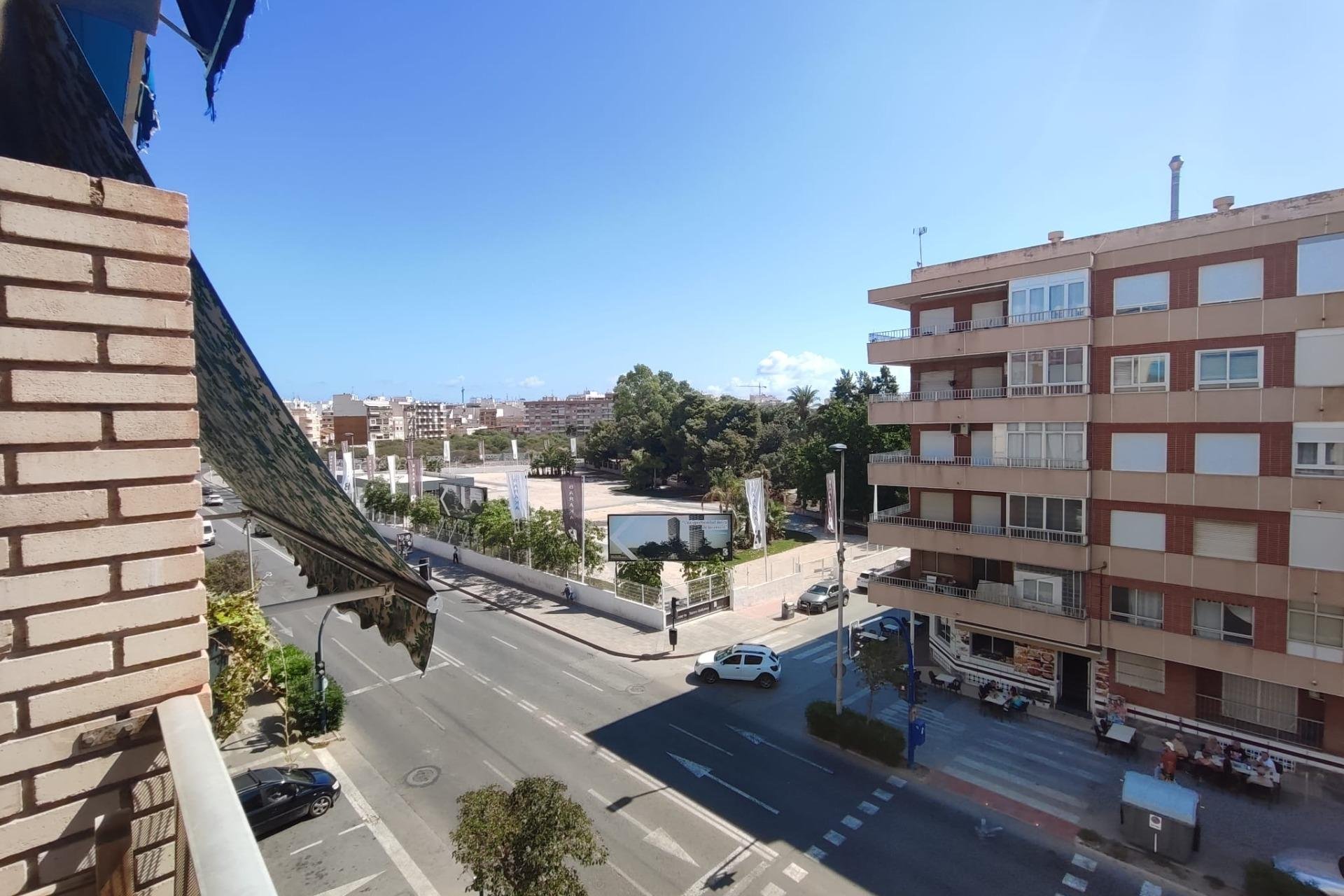 Resale - Apartment - Torrevieja - Acequion