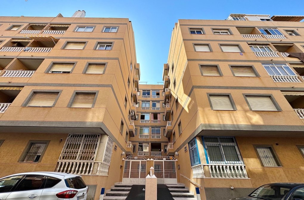 Resale - Apartment - Torrevieja - Acequion