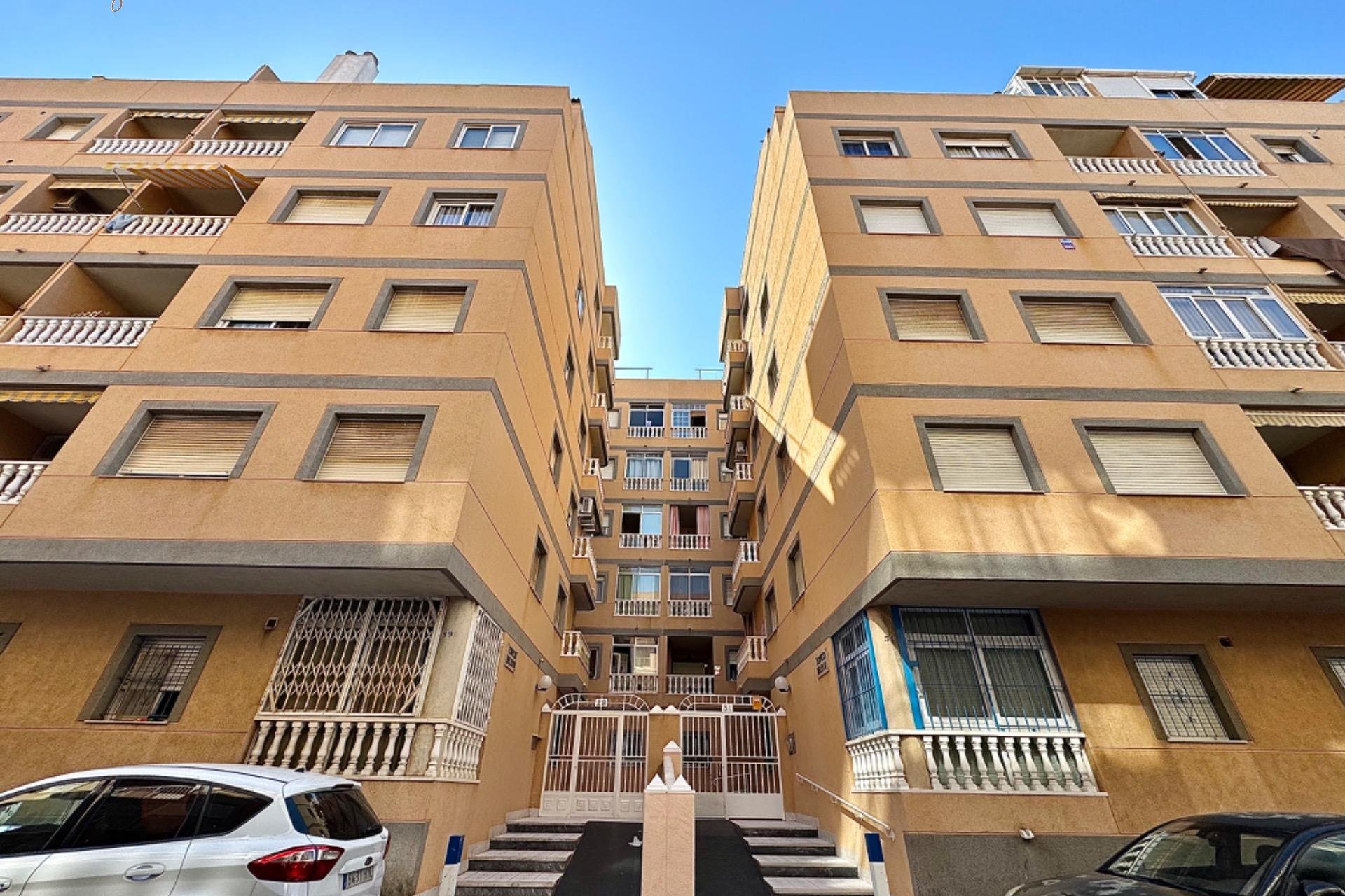 Resale - Apartment - Torrevieja - Acequion