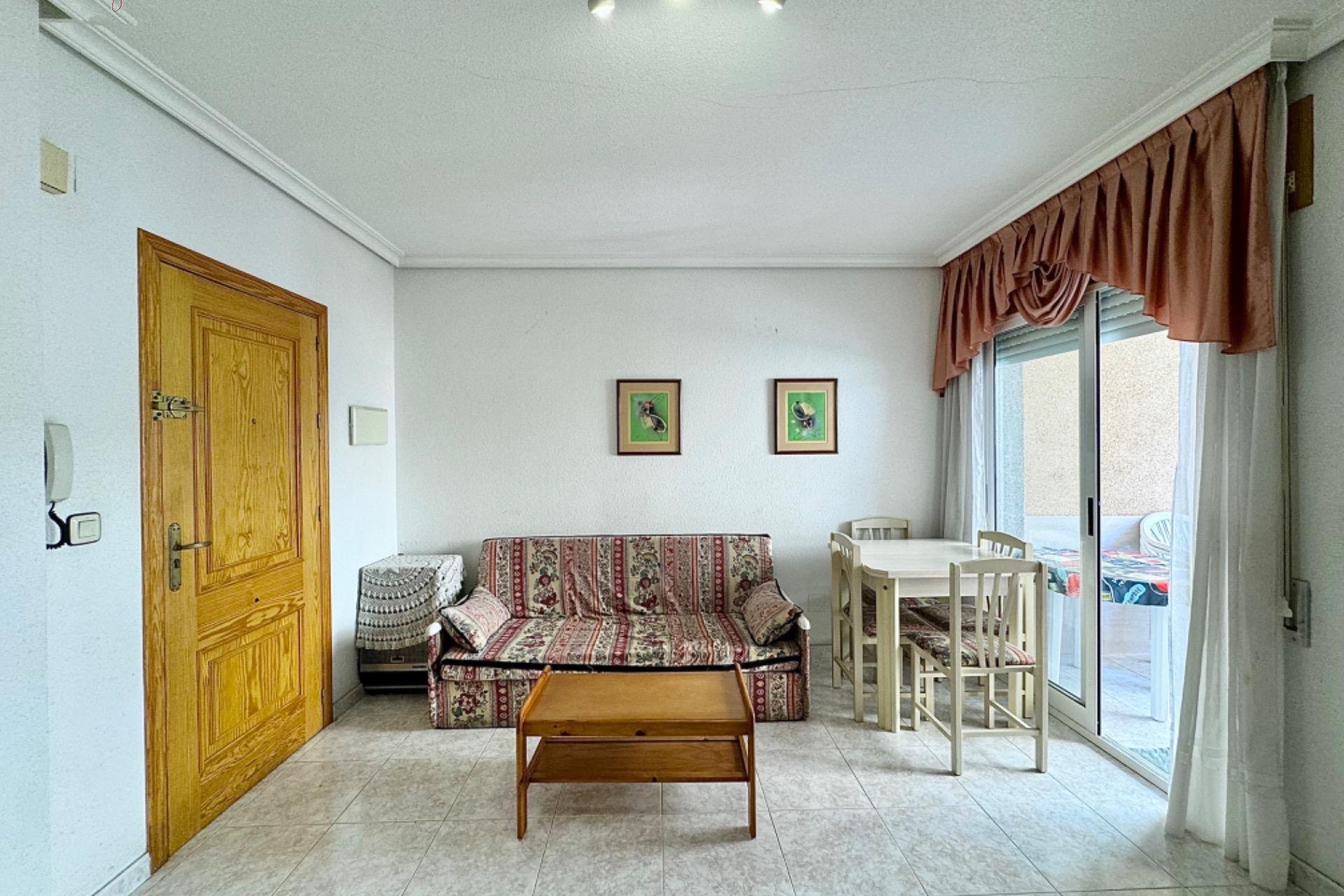 Resale - Apartment - Torrevieja - Acequion