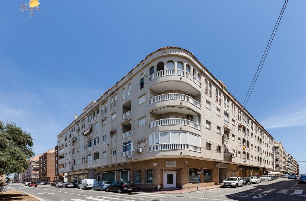 Resale - Apartment - Torrevieja - Acequion