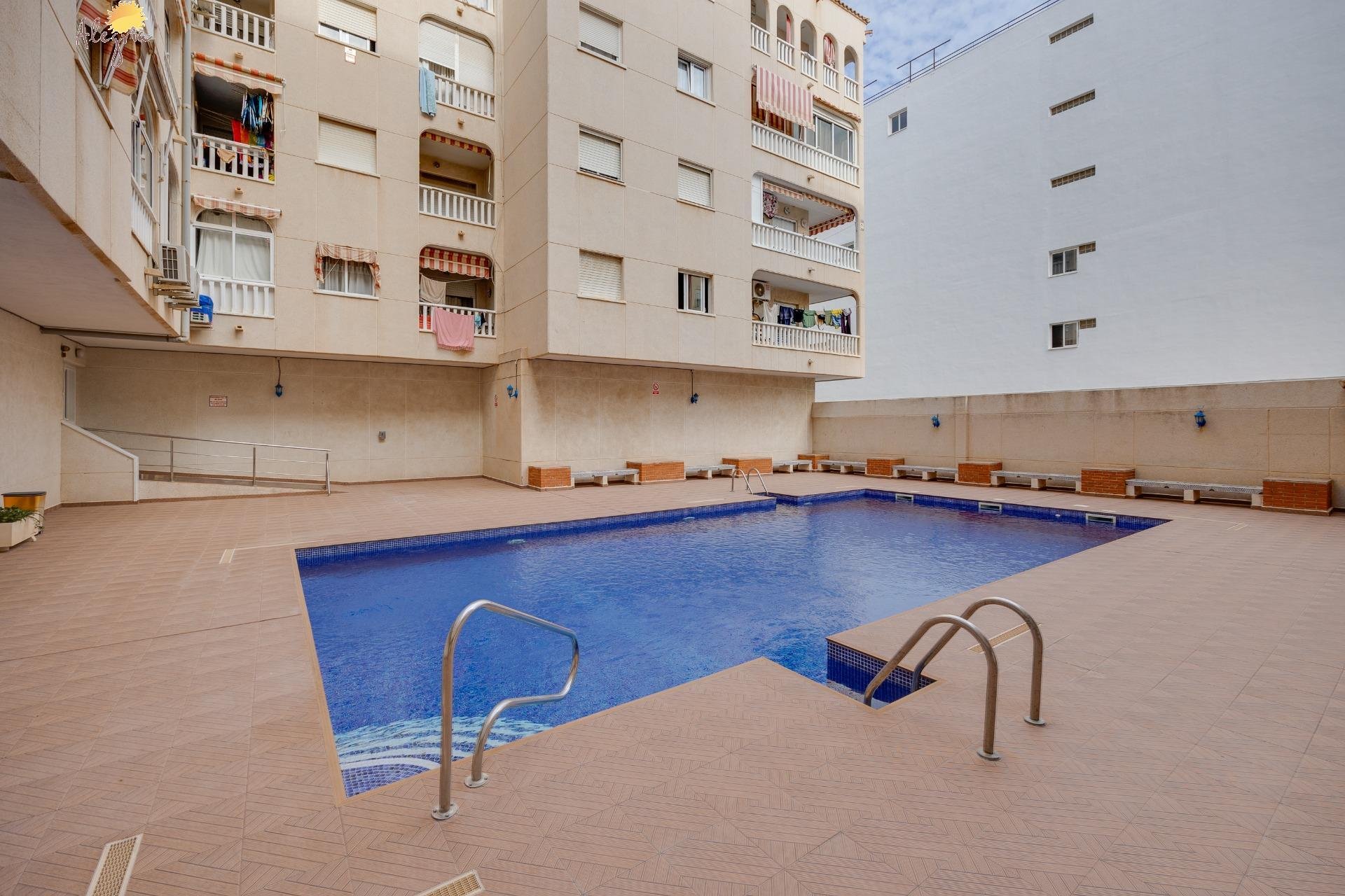 Resale - Apartment - Torrevieja - Acequion