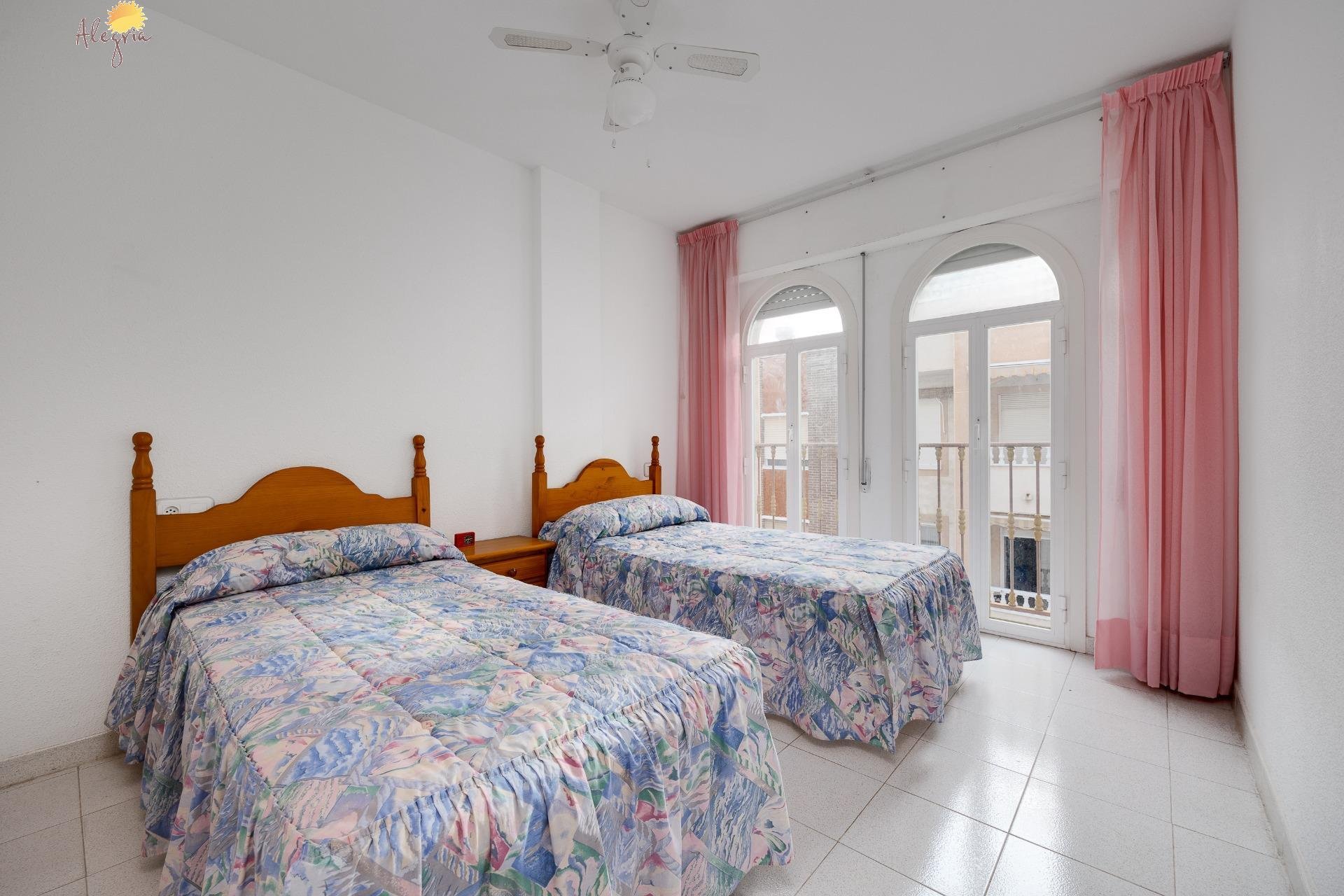 Resale - Apartment - Torrevieja - Acequion