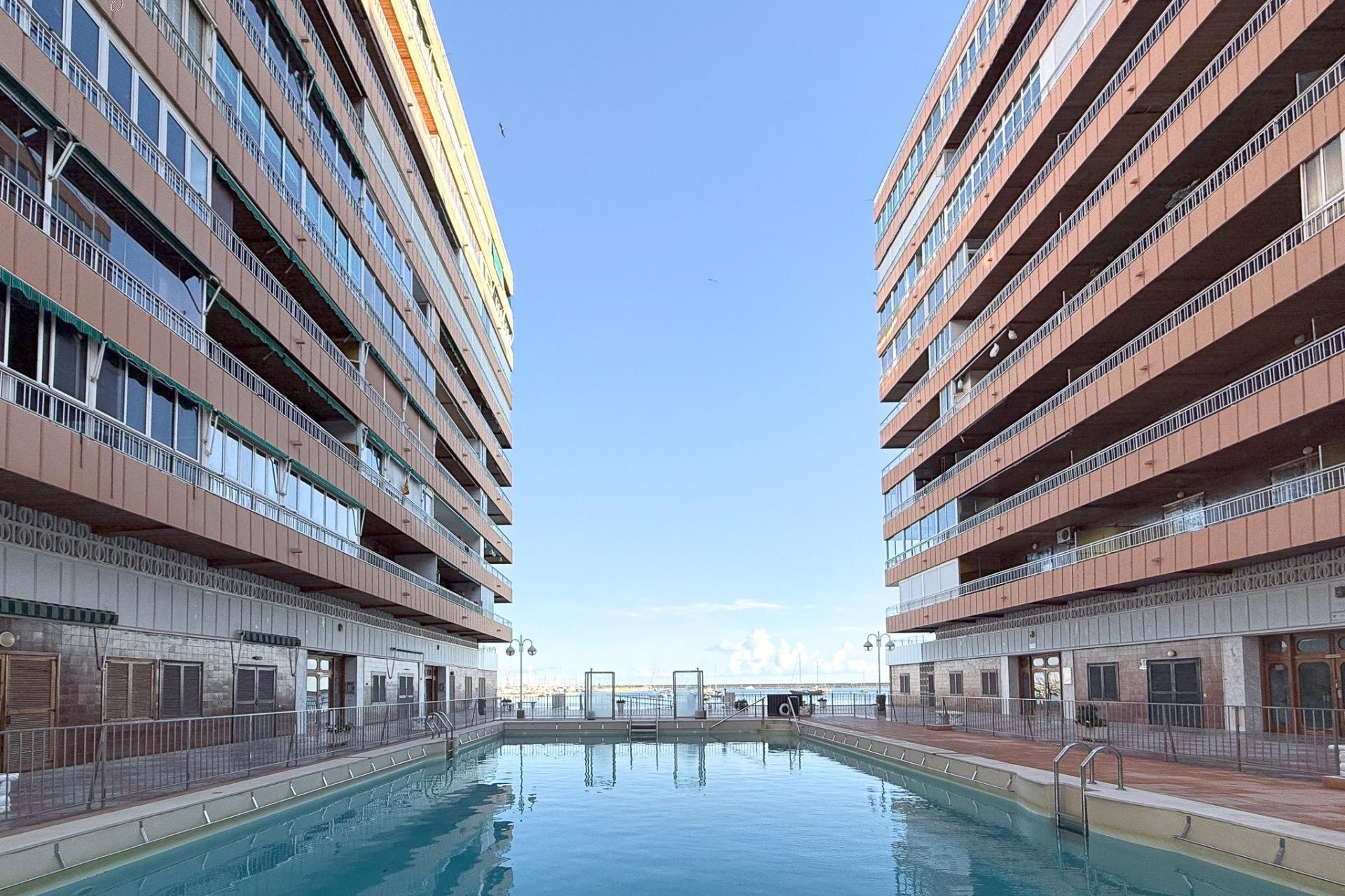 Resale - Apartment - Torrevieja - Acequion