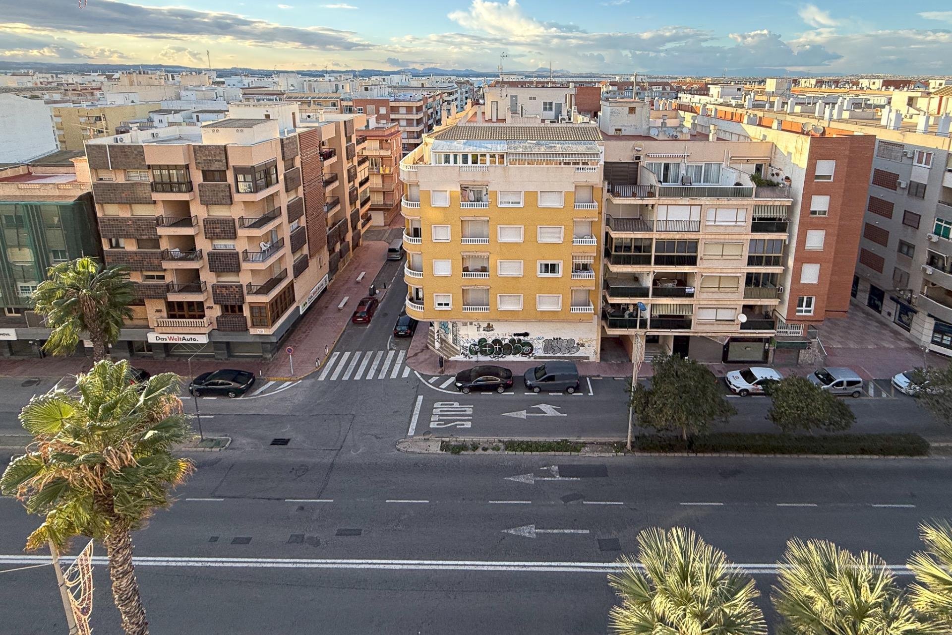 Resale - Apartment - Torrevieja - Acequion