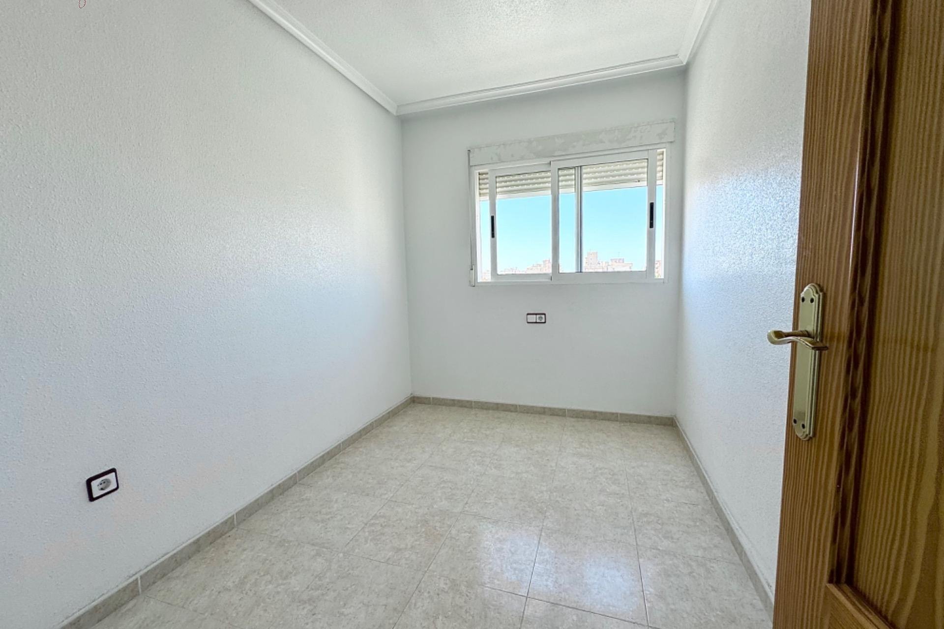 Resale - Apartment - Torrevieja - Aguas nuevas 1