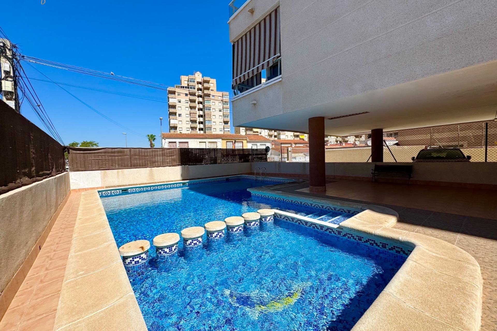 Resale - Apartment - Torrevieja - Aguas nuevas 1