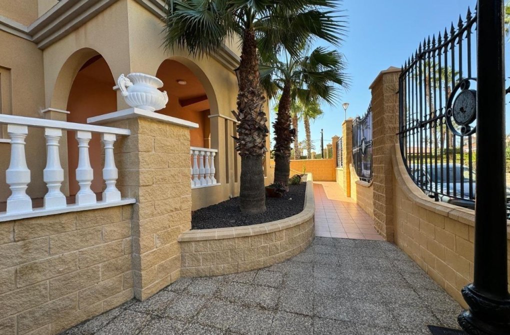 Resale - Apartment - Torrevieja - Aldea del mar