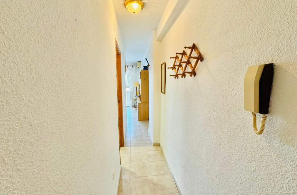 Resale - Apartment - Torrevieja - Cabo cervera