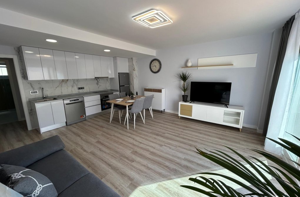 Resale - Apartment - Torrevieja - Calas blanca