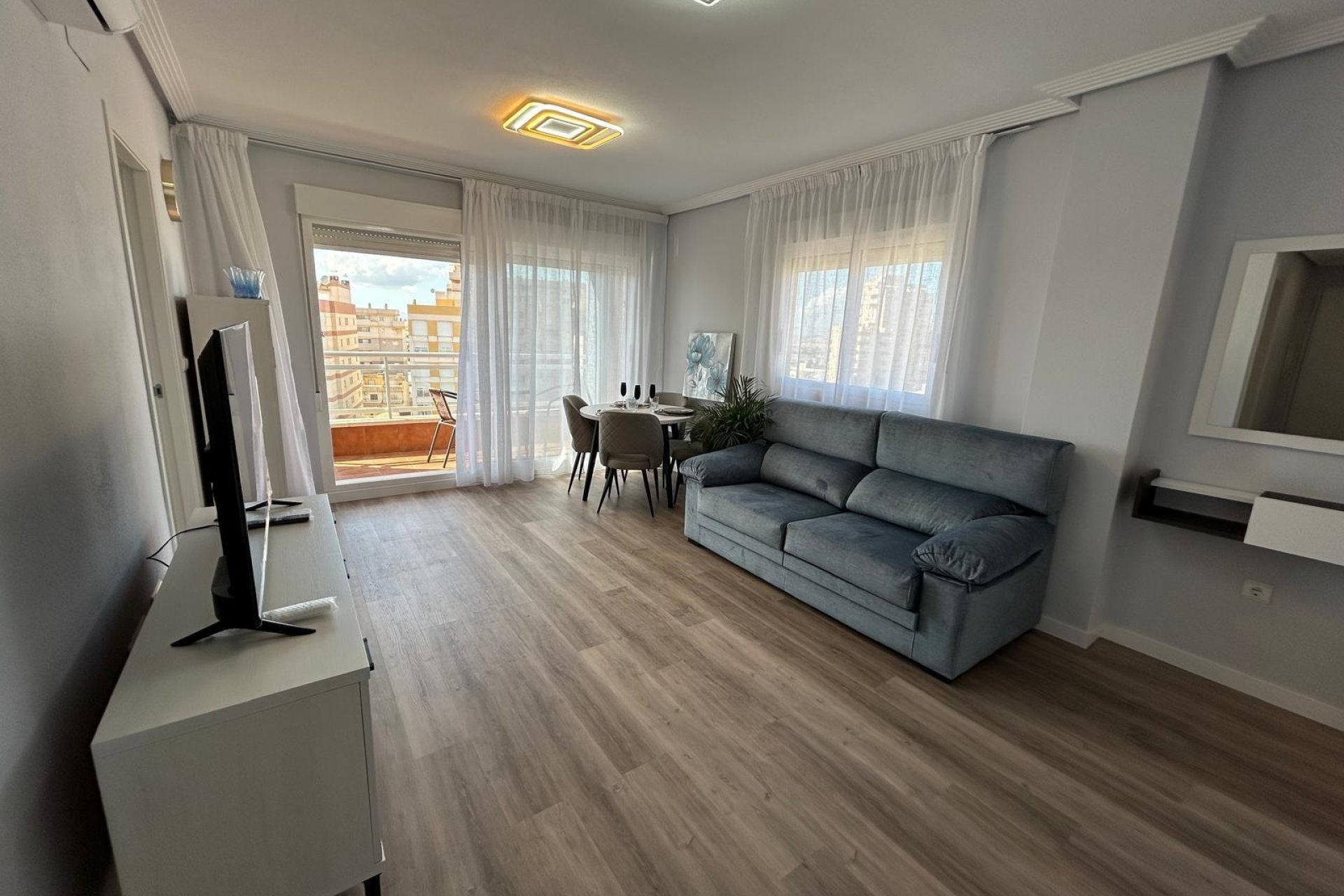 Resale - Apartment - Torrevieja - Calas blanca