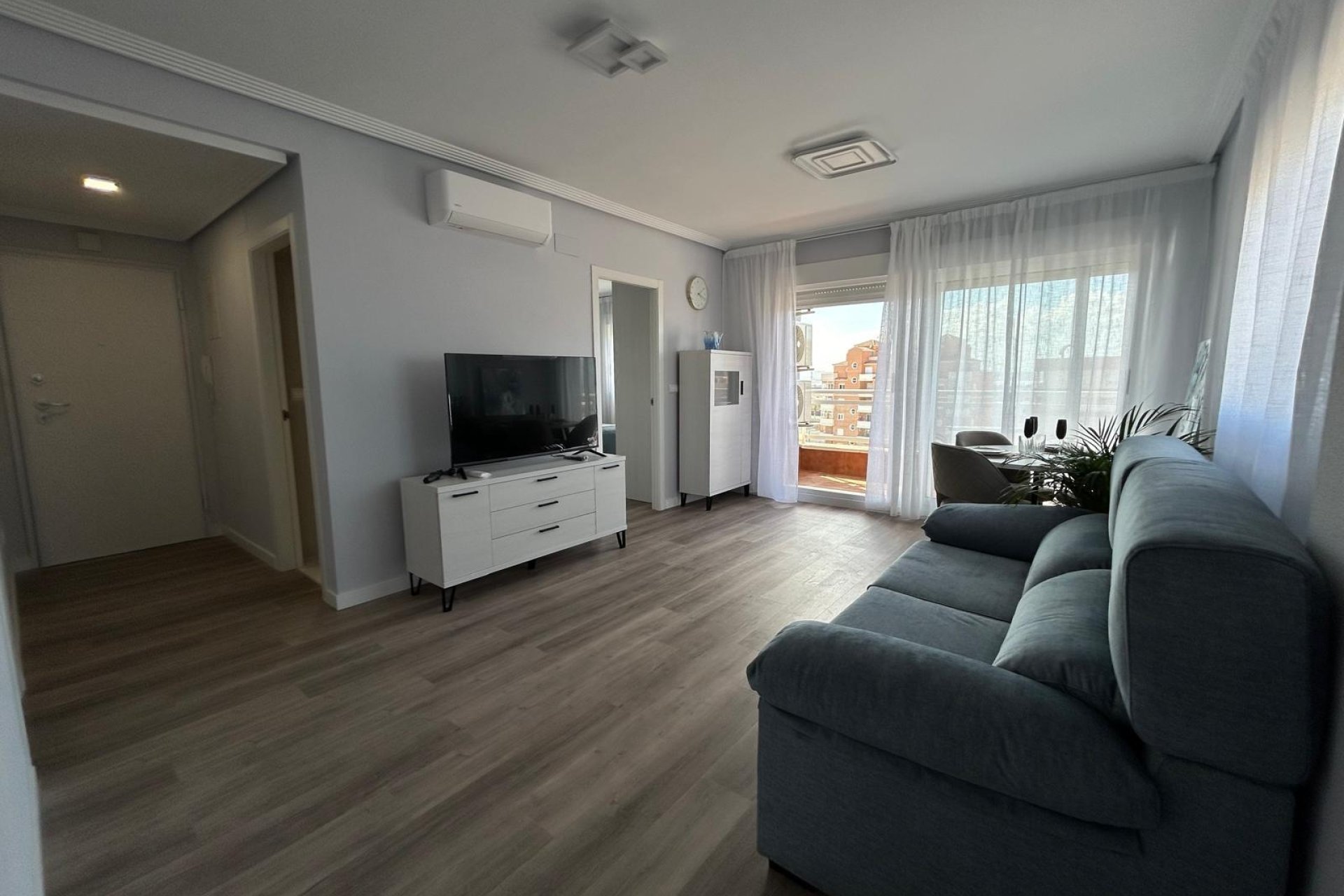 Resale - Apartment - Torrevieja - Calas blanca