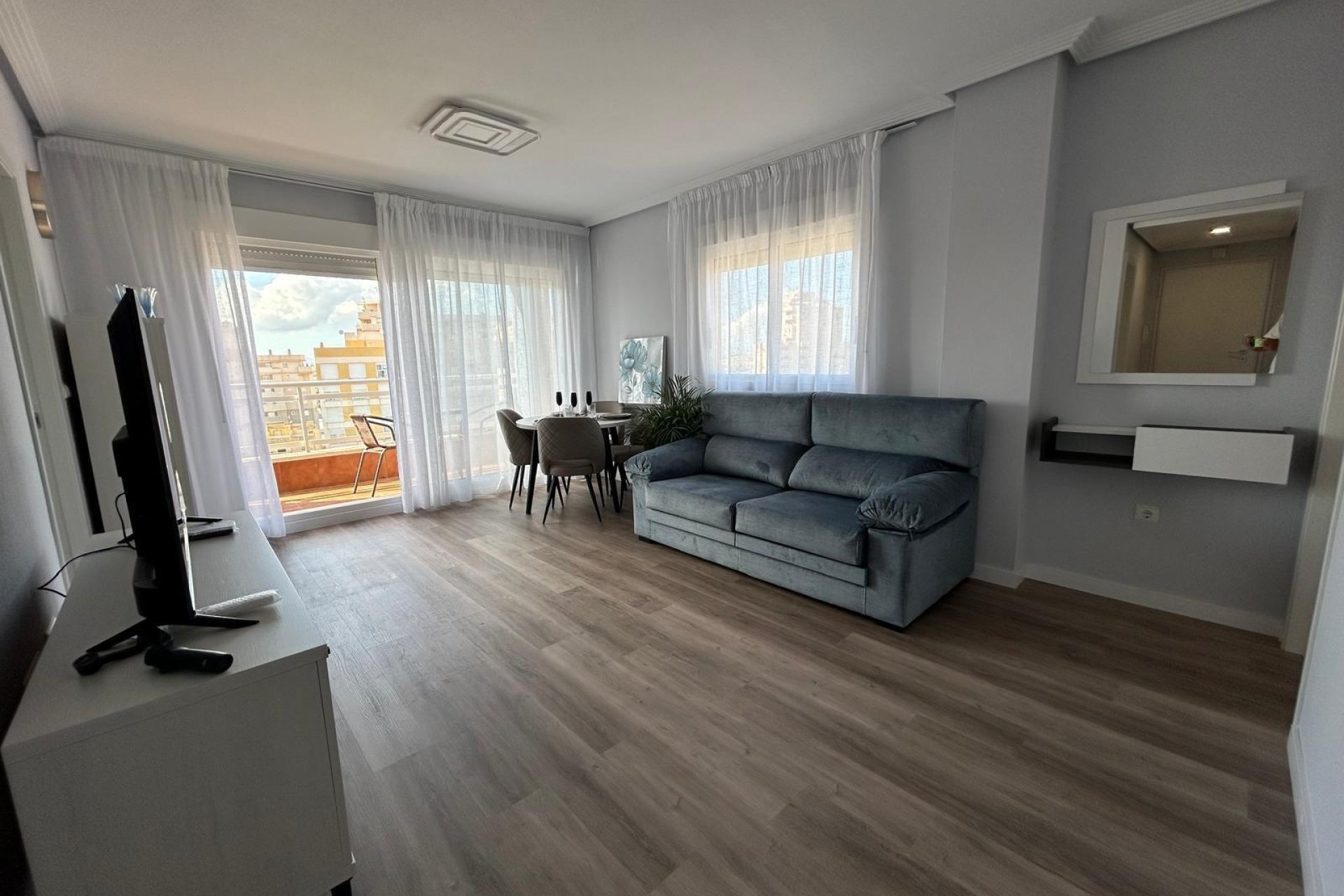 Resale - Apartment - Torrevieja - Calas blanca