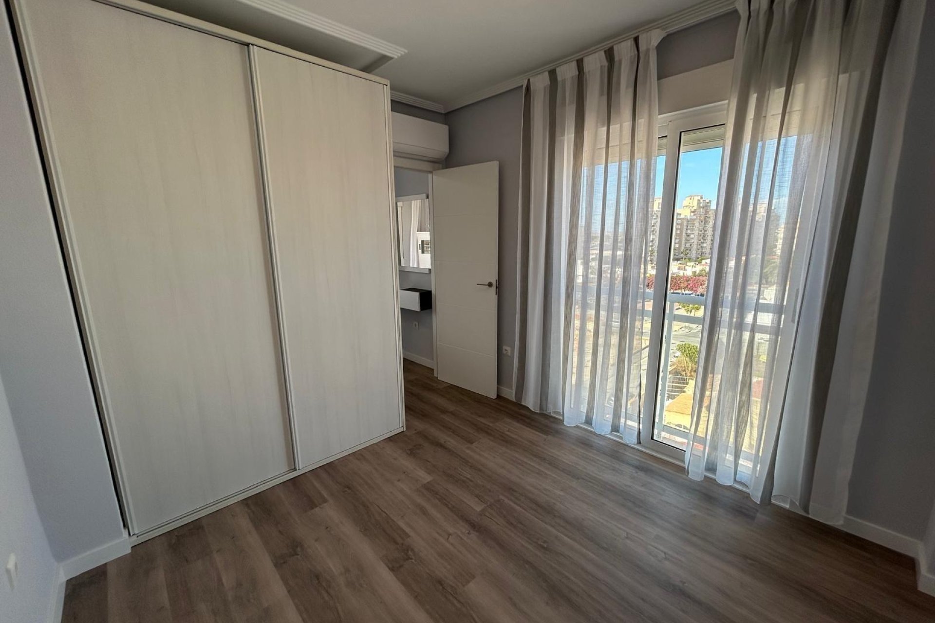 Resale - Apartment - Torrevieja - Calas blanca