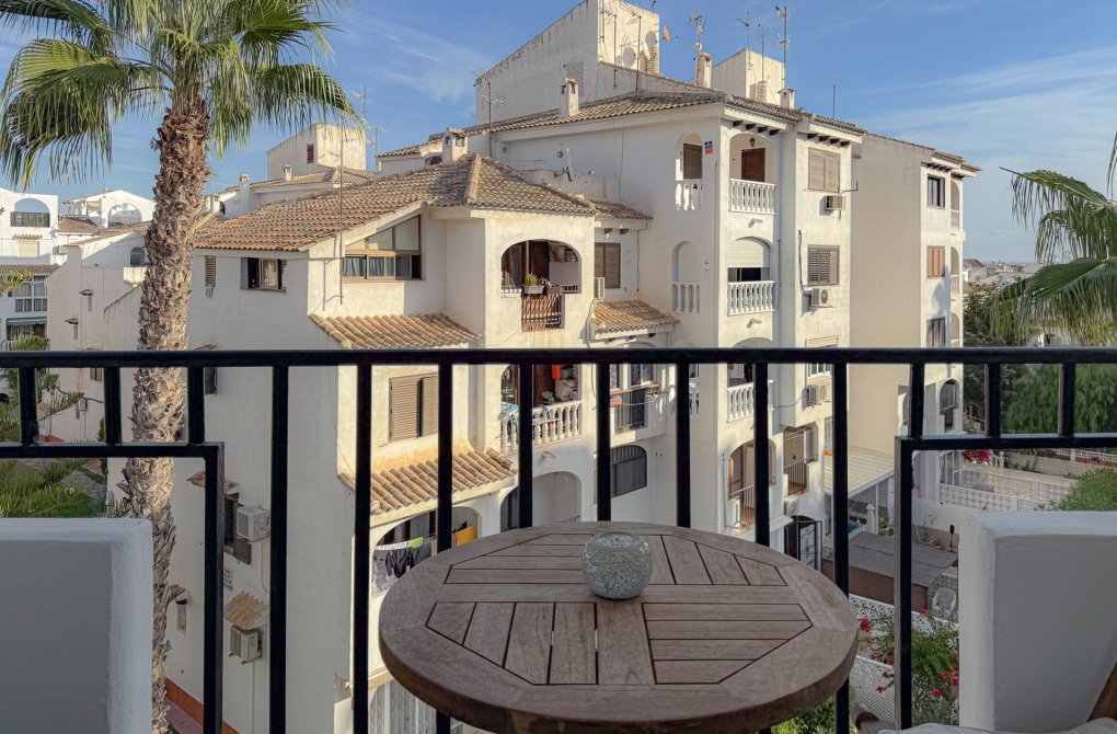 Resale - Apartment - Torrevieja - Calas blanca