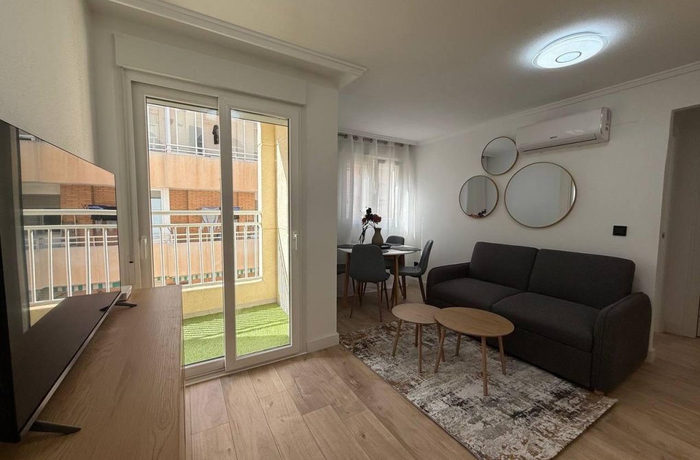 Resale - Apartment - Torrevieja - Centro