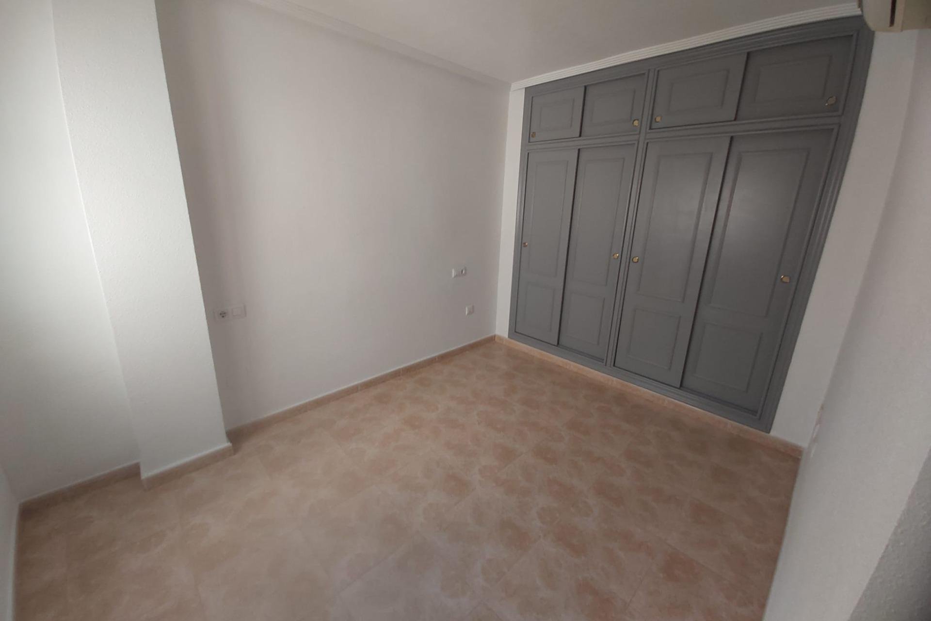 Resale - Apartment - Torrevieja - Centro