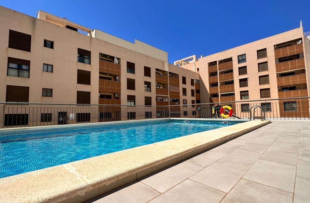 Resale - Apartment - Torrevieja - Centro