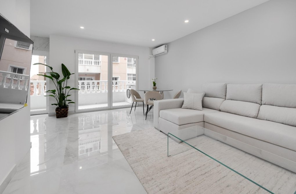 Resale - Apartment - Torrevieja - Estacion de autobuses