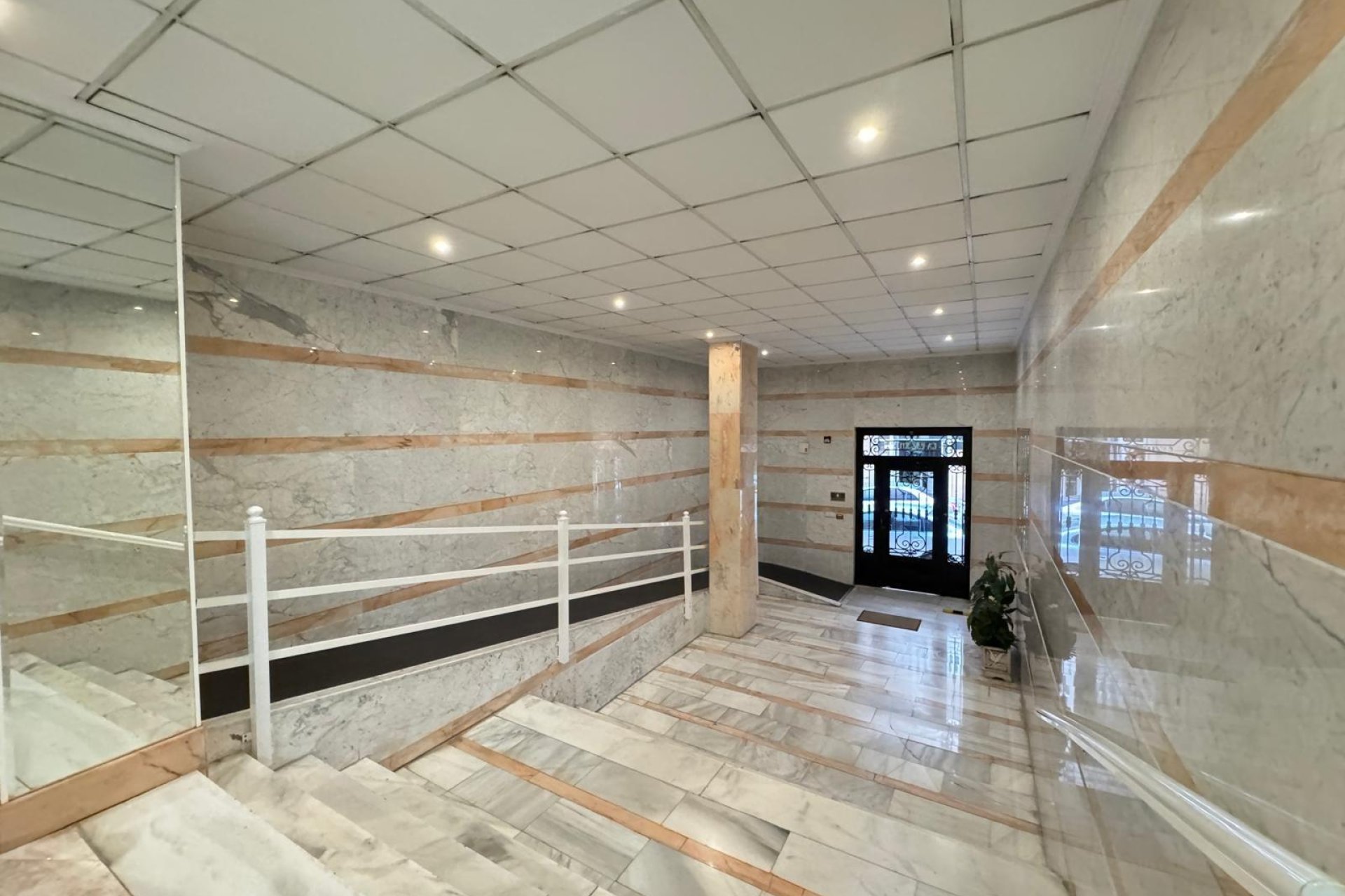 Resale - Apartment - Torrevieja - Estacion de autobuses