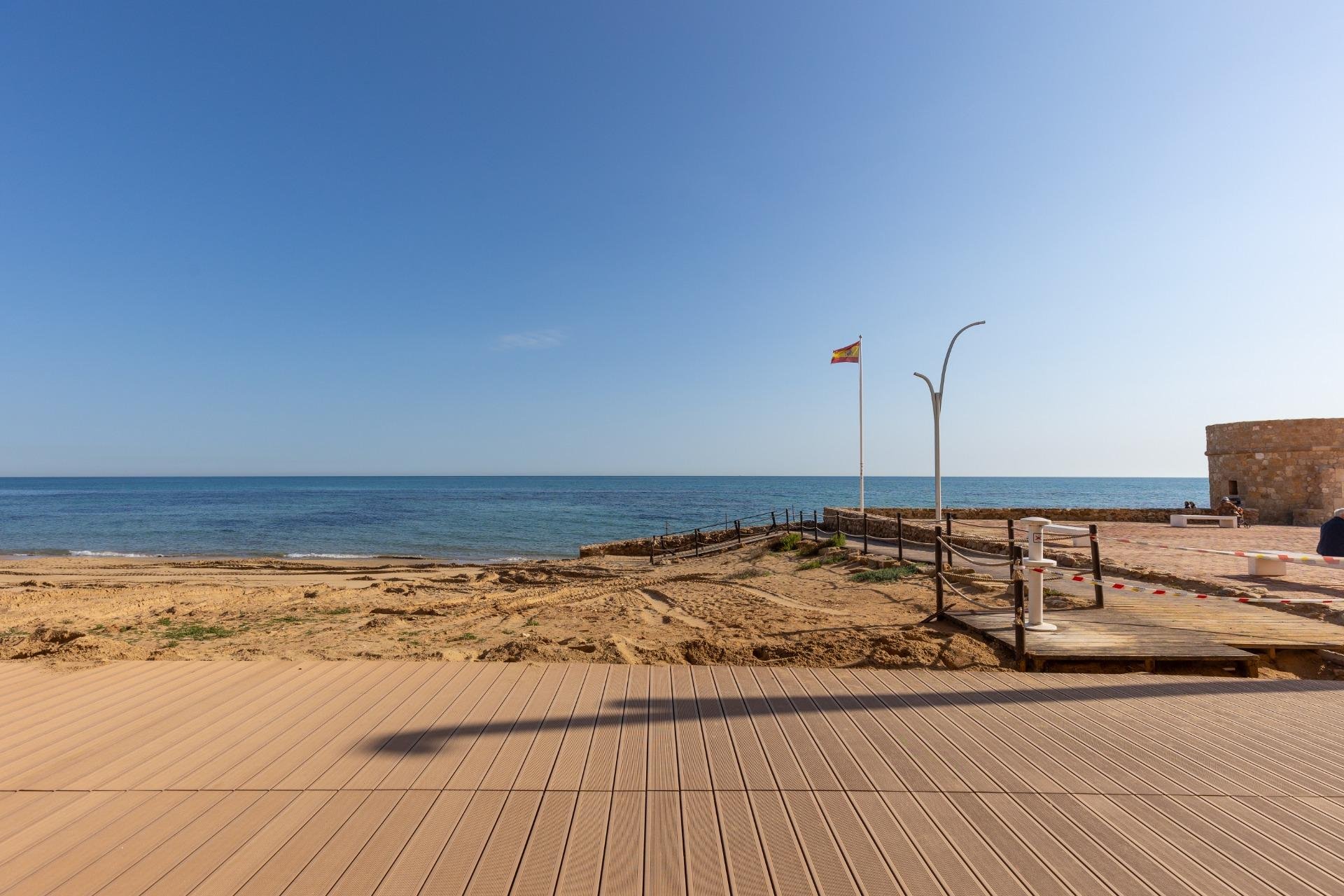 Resale - Apartment - Torrevieja - La Mata pueblo