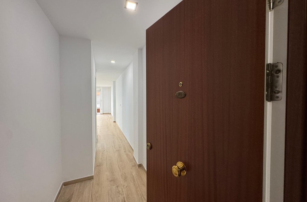 Resale - Apartment - Torrevieja - La Mata